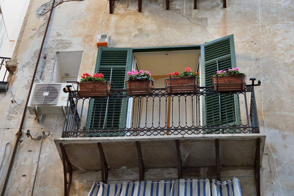 Real Teatro Umberto I Bed & Breakfast Palermo Luaran gambar