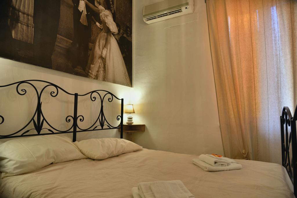 Real Teatro Umberto I Bed & Breakfast Palermo Luaran gambar