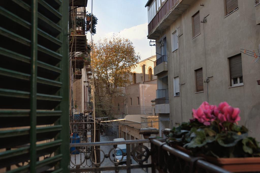 Real Teatro Umberto I Bed & Breakfast Palermo Luaran gambar