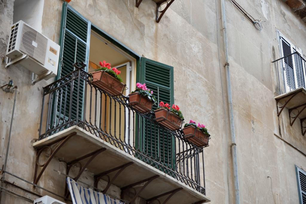 Real Teatro Umberto I Bed & Breakfast Palermo Luaran gambar